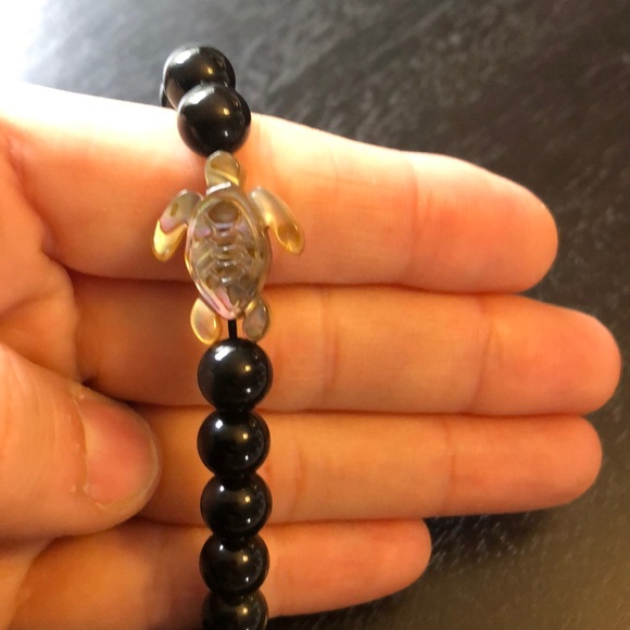 Obsidian and abalone shell turtle bracelet - Picture 4 of 8